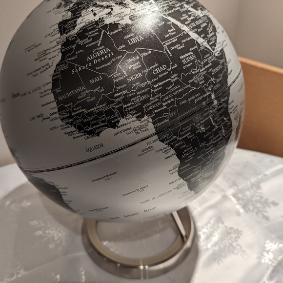 Black & Grey Globe - Picture 3 of 4